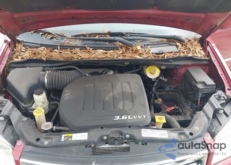 2016 Chrysler Town & Country Touring z USA, uszkodzony, nr VIN 2C4RC1BG2GR165577